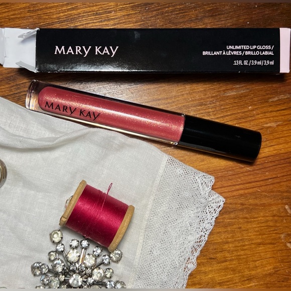 Mary Kay Unlimited Lip Gloss: Fancy Nancy (Shimmer) 13 oz - Picture 2 of 3